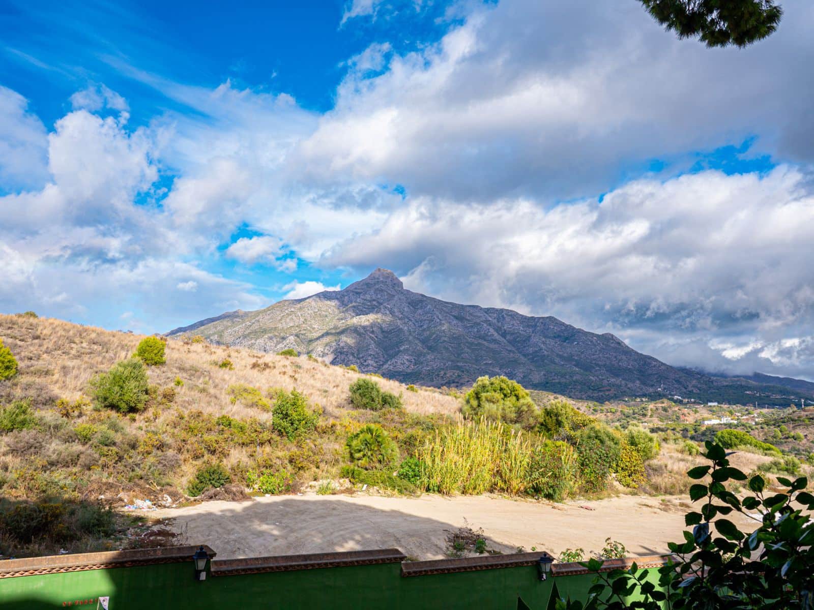 2 bedroom Apartment for sale in Nueva Andalucia - € 399,000 (Ref: 9468412)