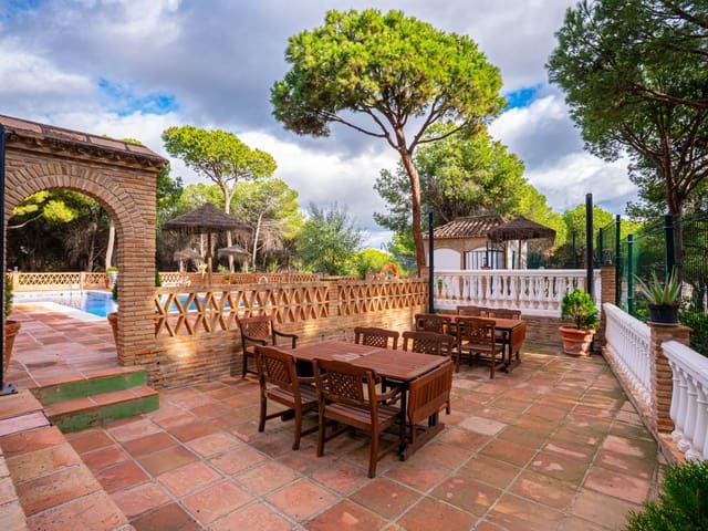 2 bedroom Apartment for sale in Nueva Andalucia, Marbella - € 399,000 (Ref: 9468412)