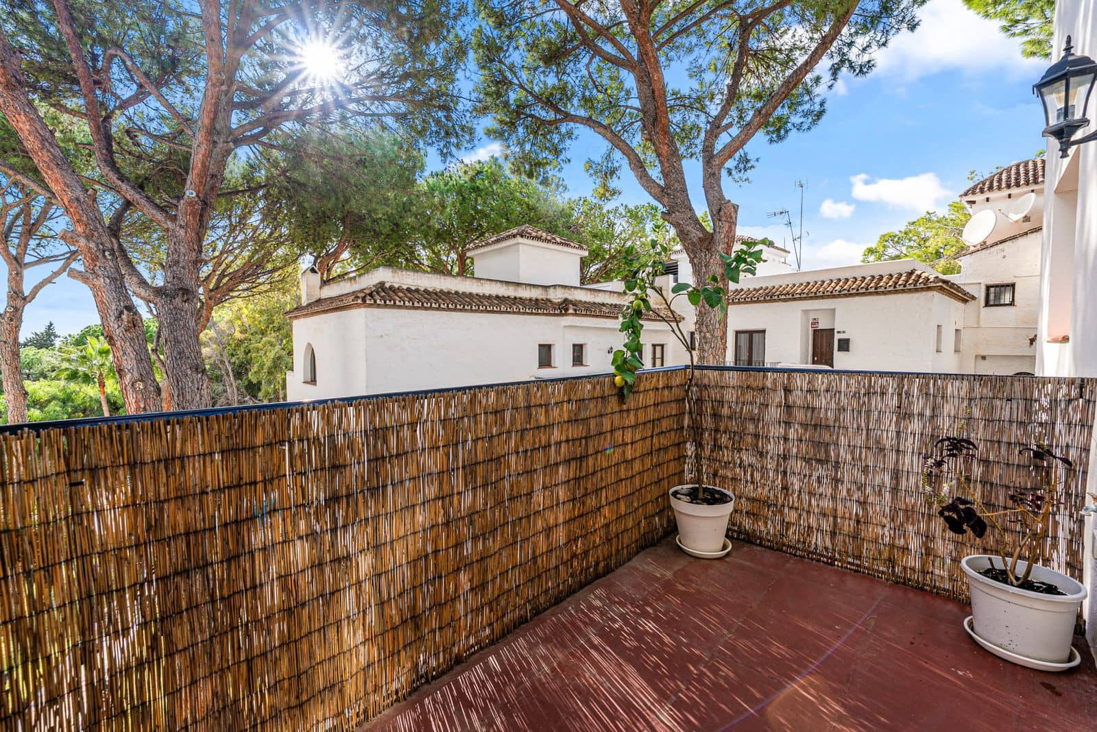 2 bedroom Apartment for sale in Nueva Andalucia - € 399,000 (Ref: 9468412)