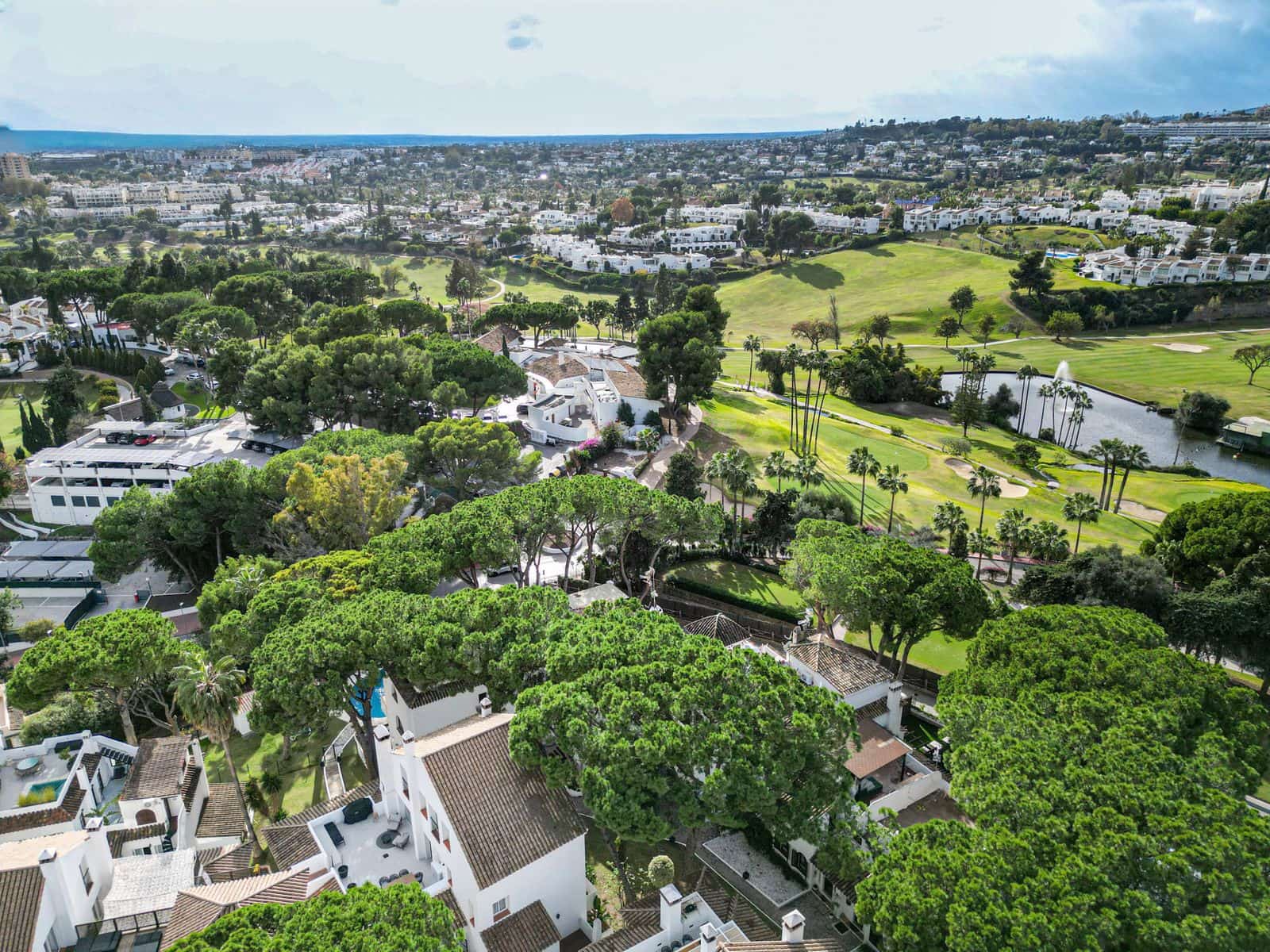 2 bedroom Apartment for sale in Nueva Andalucia - € 399,000 (Ref: 9468412)