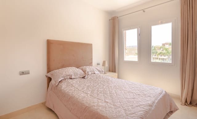 Ático de 3 habitaciones en Bel-Air, Estepona en venta - 448.000 € (Ref: 9468535)