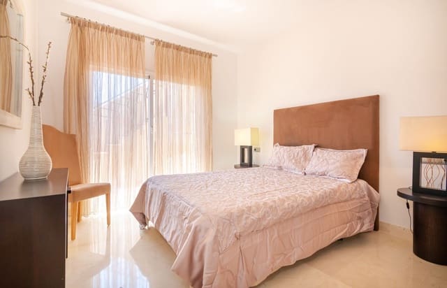 Ático de 3 habitaciones en Bel-Air, Estepona en venta - 448.000 € (Ref: 9468535)