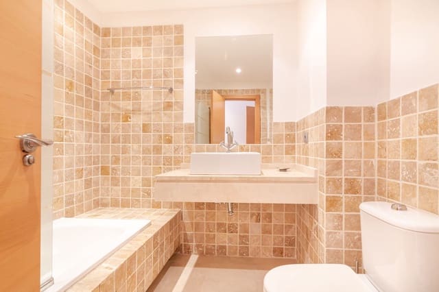 Ático de 3 habitaciones en Bel-Air, Estepona en venta - 448.000 € (Ref: 9468535)