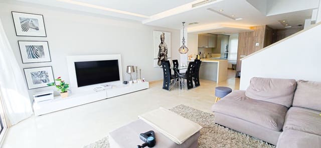 3 slaapkamer Halfvrijstaande villa te koop in La Cala Golf, Mijas - € 680.000 (Ref: 9472815)