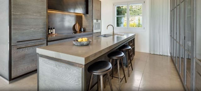 7 bedroom Villa for sale in Marbella - € 10,700,000 (Ref: 9472818)