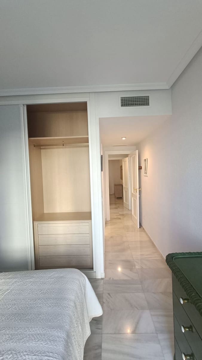 2 bedroom Apartment for sale in Puerto Banus - € 560,000 (Ref: 9472825)