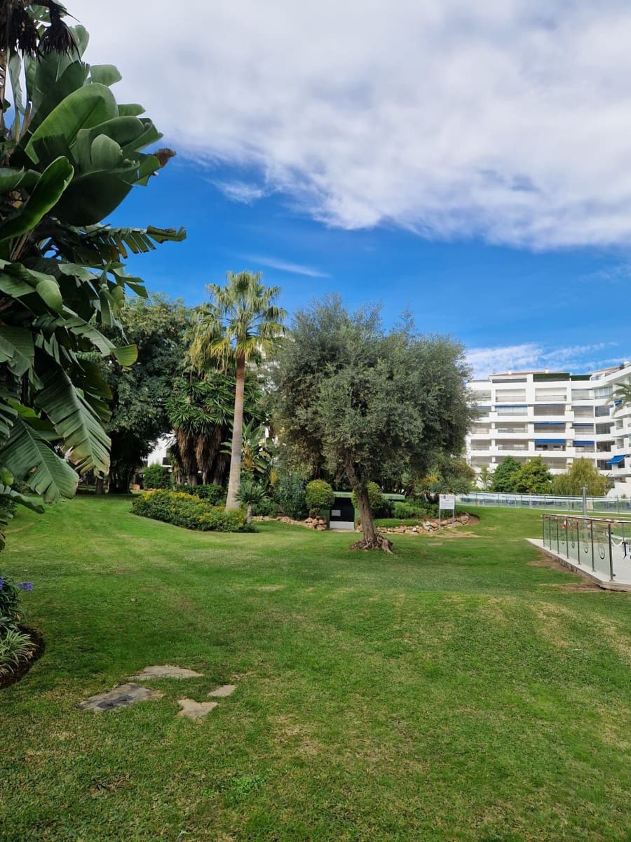 2 bedroom Apartment for sale in Puerto Banus - € 560,000 (Ref: 9472825)