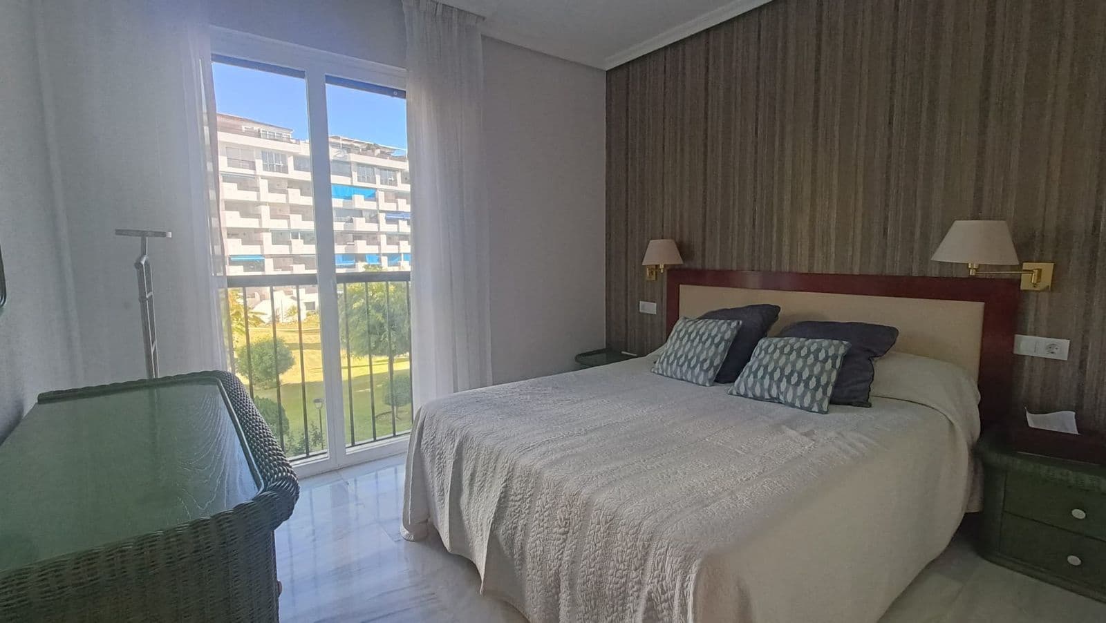 2 bedroom Apartment for sale in Puerto Banus - € 560,000 (Ref: 9472825)