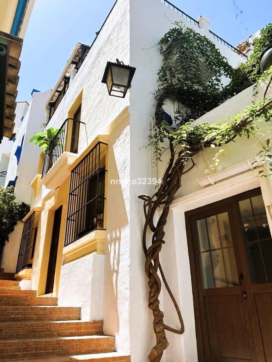 Chalet de 4 habitaciones en Benahavís en venta - 880.000 € (Ref: 9472833)