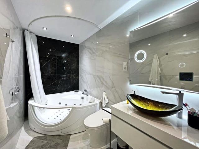 Apartamento de 2 habitaciones en Marbella en venta - 770.000 € (Ref: 9472834)