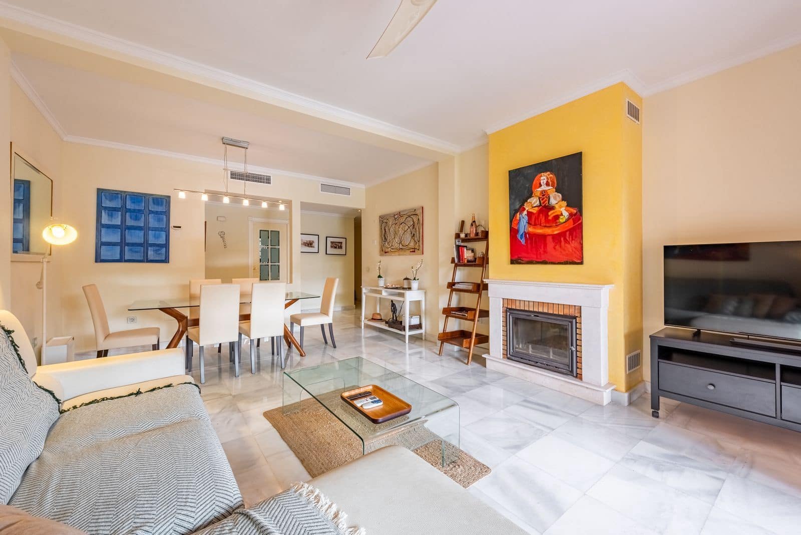 2 bedroom Apartment for sale in Estepona - € 438,000 (Ref: 9472845)