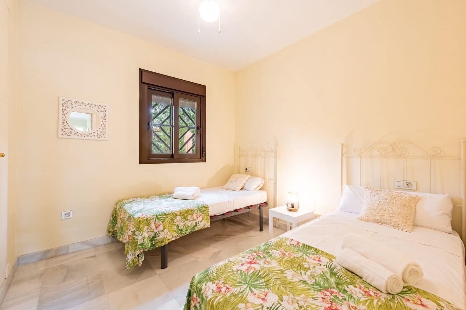 2 bedroom Apartment for sale in Estepona - € 438,000 (Ref: 9472845)