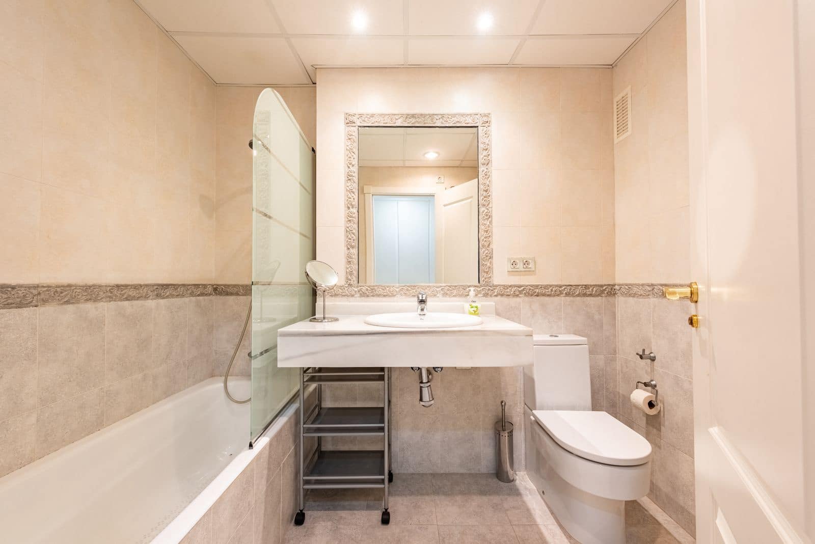 2 bedroom Apartment for sale in Estepona - € 438,000 (Ref: 9472845)