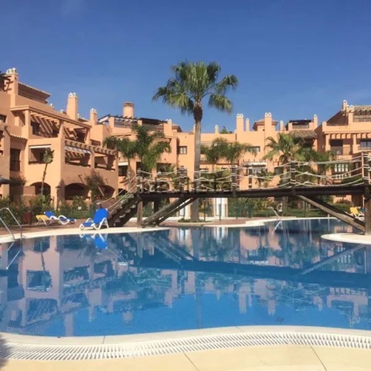 2 bedroom Apartment for sale in Estepona - € 438,000 (Ref: 9472845)