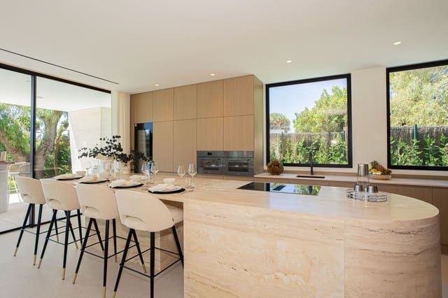 6 Zimmer Villa zu verkaufen in Los Monteros, Marbella - 8.750.000 € (Ref: 9472847)