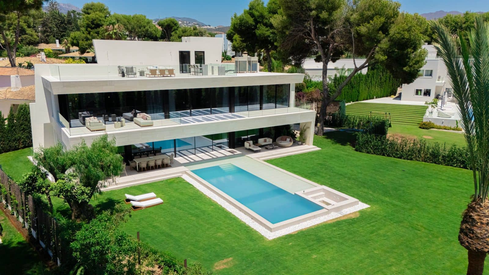 6 Zimmer Villa zu verkaufen in Los Monteros - 8.750.000 € (Ref: 9472847)