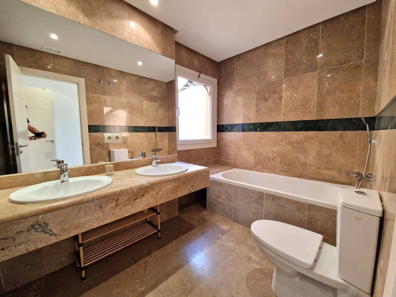 2 bedroom Apartment for sale in Marbella - € 585,000 (Ref: 9472850)