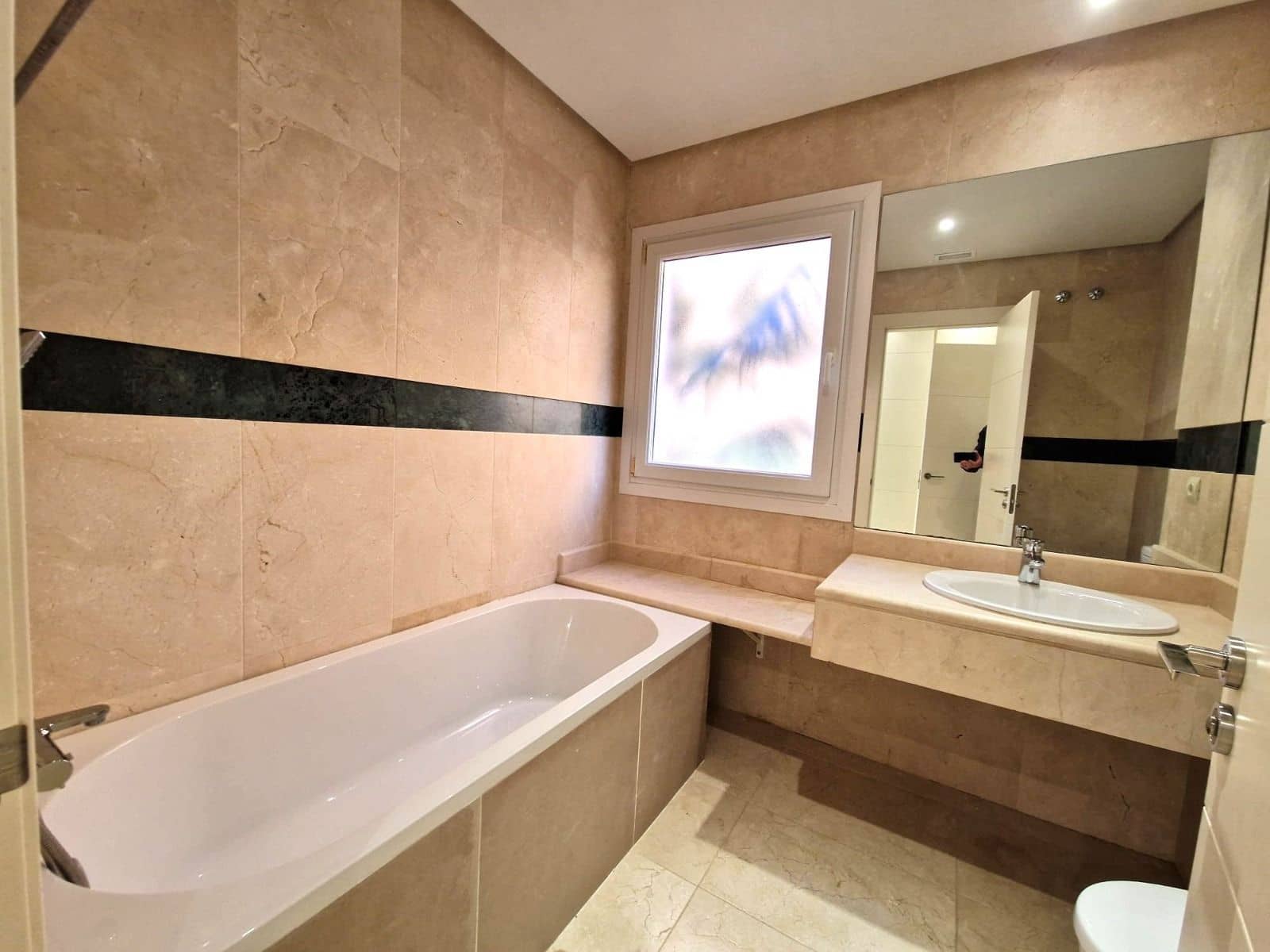 2 bedroom Apartment for sale in Marbella - € 585,000 (Ref: 9472850)