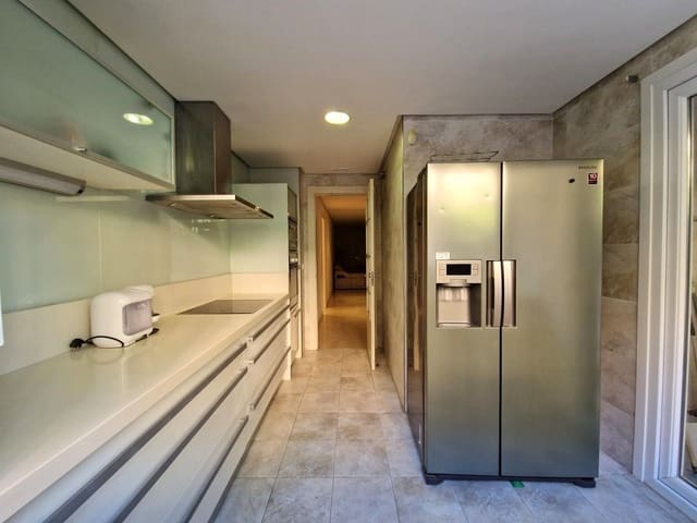 2 bedroom Apartment for sale in Marbella - € 585,000 (Ref: 9472850)