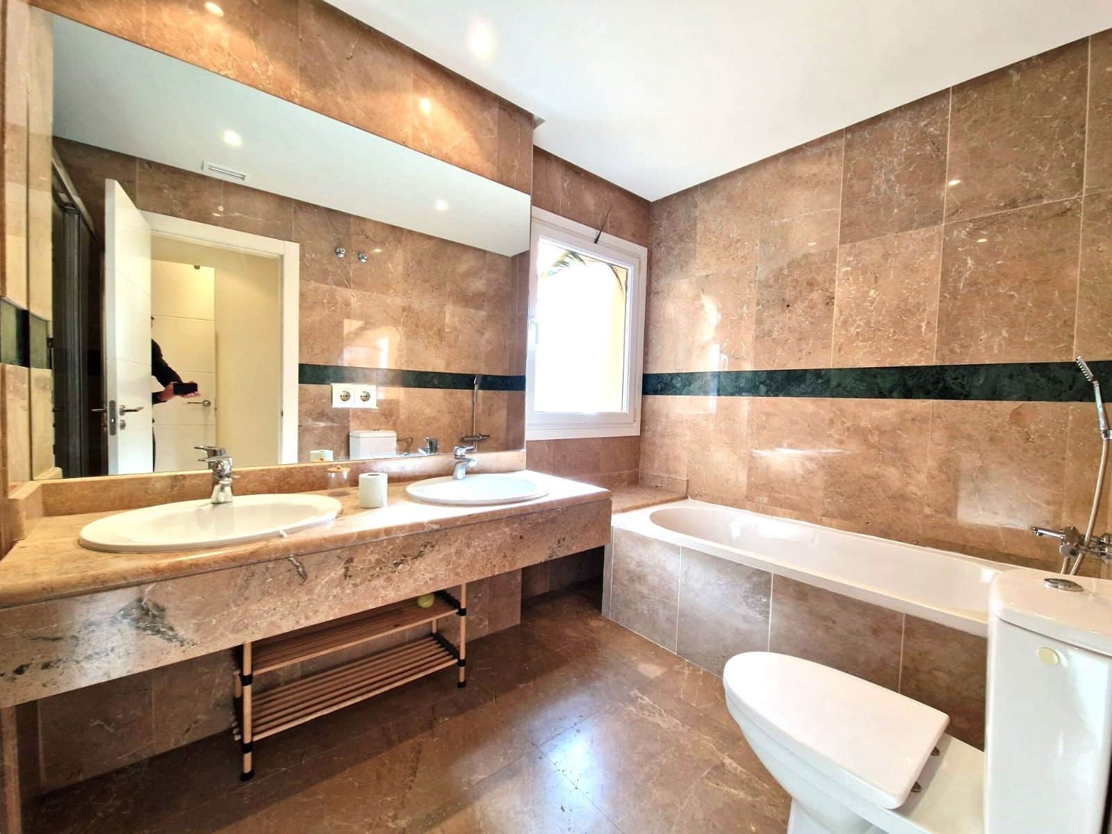 2 bedroom Apartment for sale in Marbella - € 585,000 (Ref: 9472850)