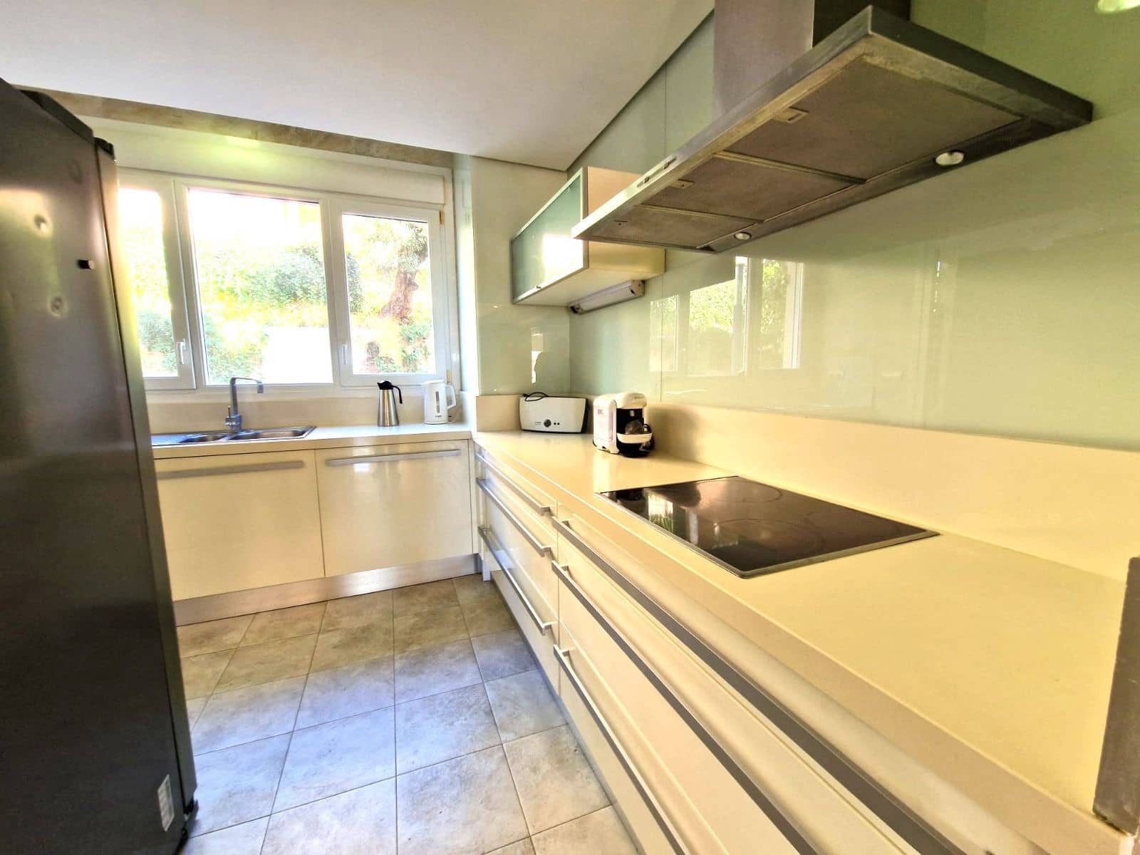 2 bedroom Apartment for sale in Marbella - € 585,000 (Ref: 9472850)