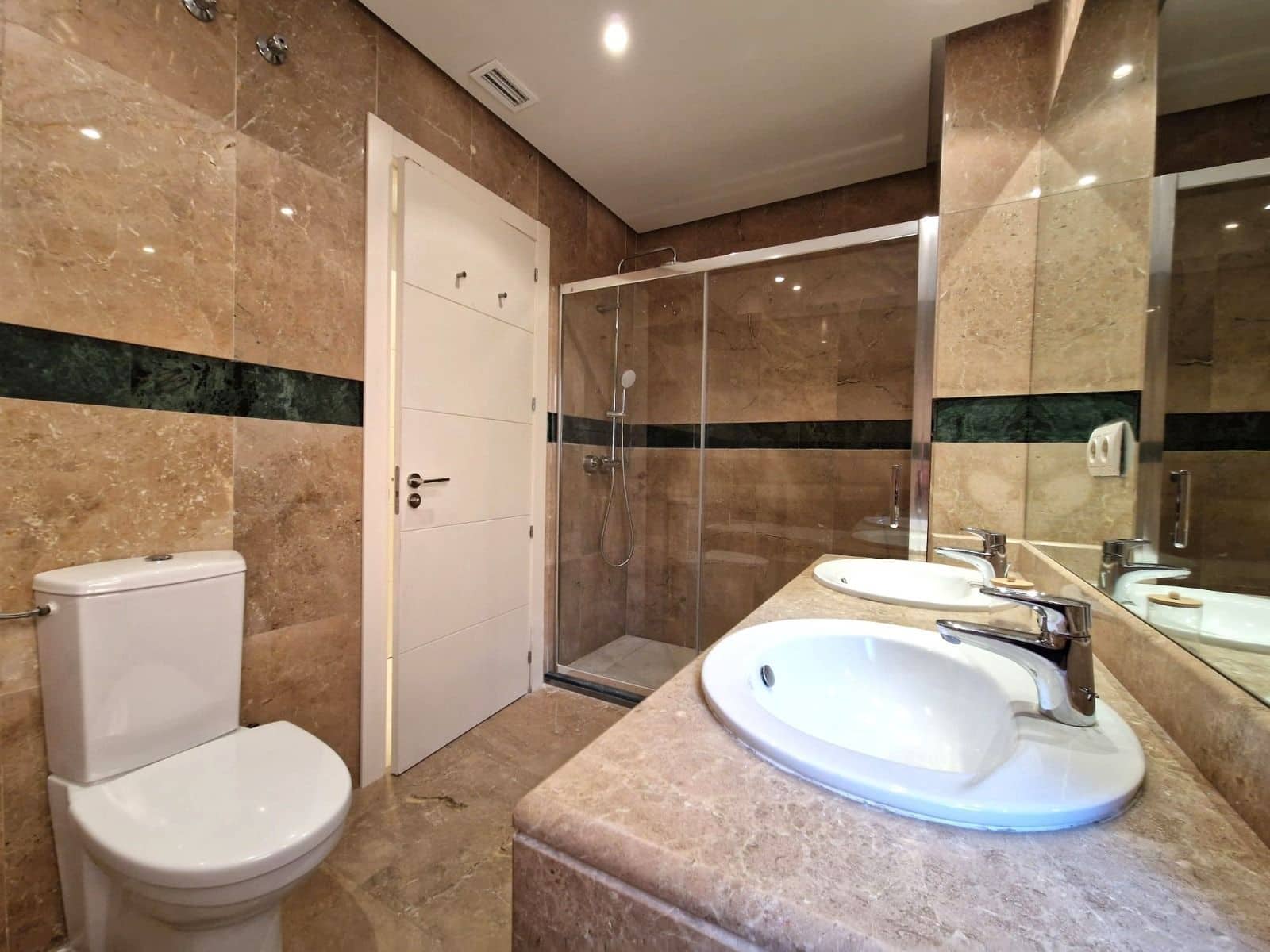 2 bedroom Apartment for sale in Marbella - € 585,000 (Ref: 9472850)