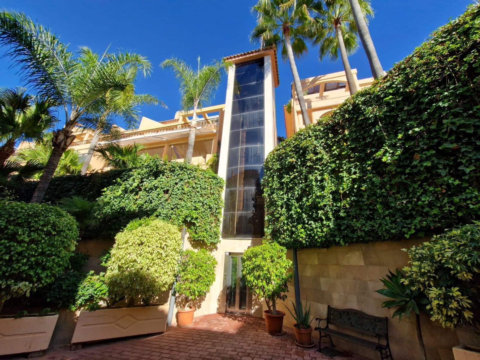 2 bedroom Apartment for sale in Marbella - € 585,000 (Ref: 9472850)