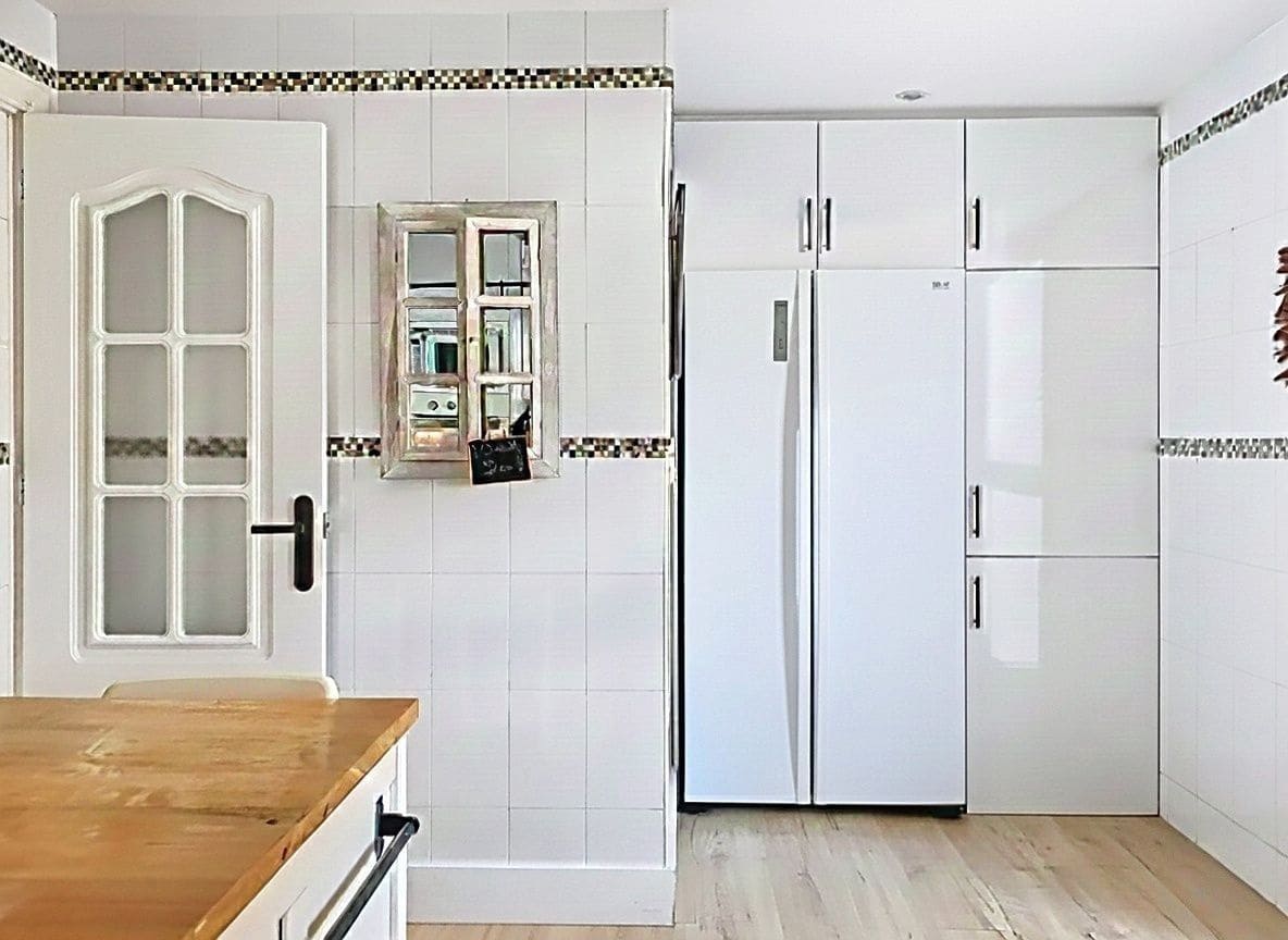 2 slaapkamer Halfvrijstaande villa te koop in Estepona - € 777.000 (Ref: 9472860)