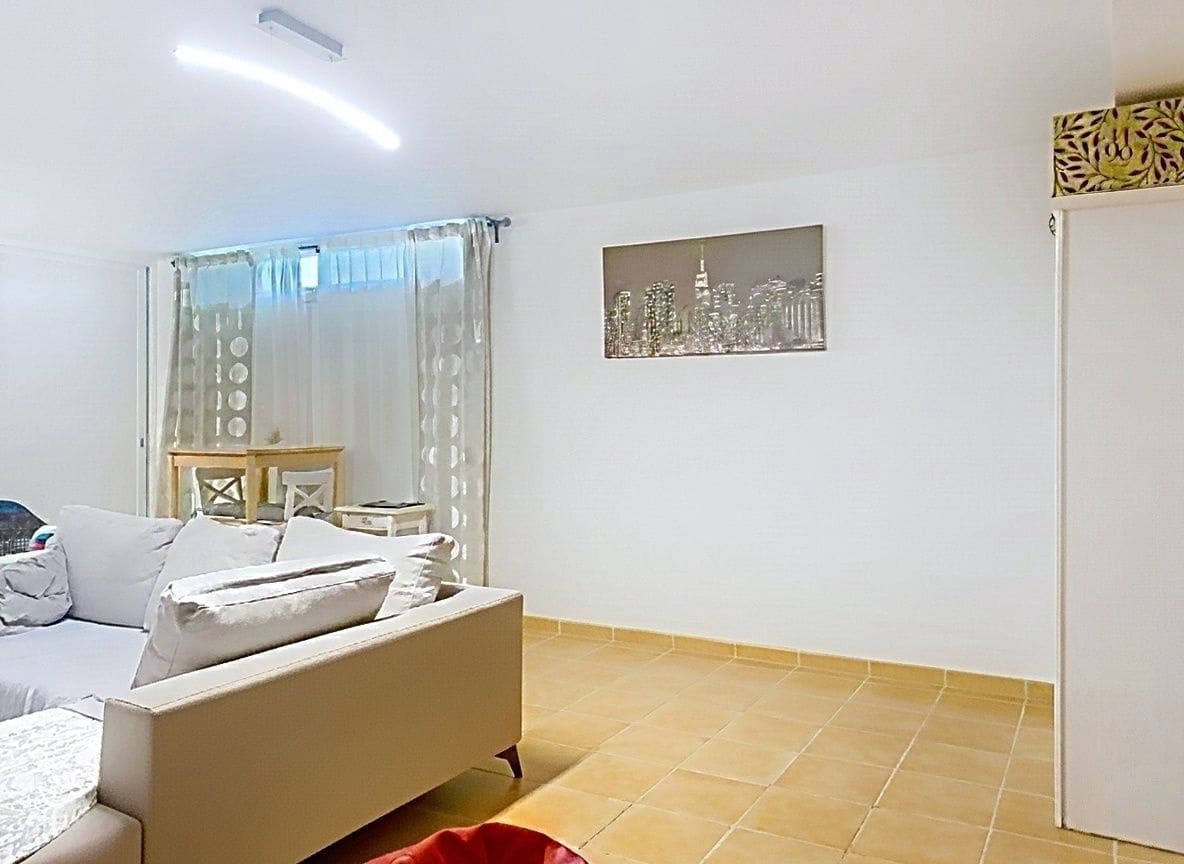 2 slaapkamer Halfvrijstaande villa te koop in Estepona - € 777.000 (Ref: 9472860)