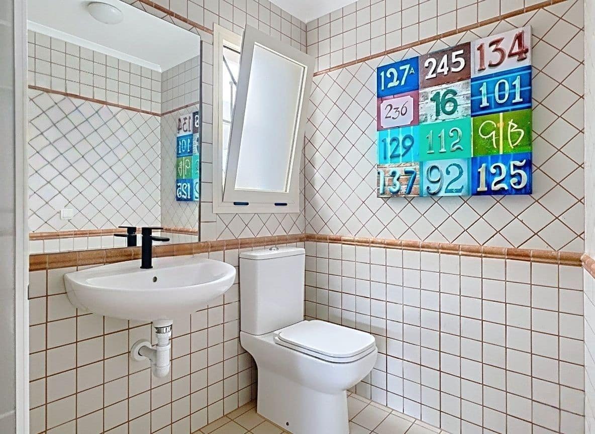 2 slaapkamer Halfvrijstaande villa te koop in Estepona - € 777.000 (Ref: 9472860)