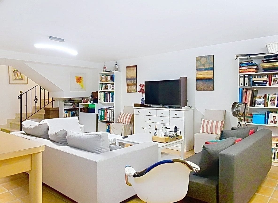 2 slaapkamer Halfvrijstaande villa te koop in Estepona - € 777.000 (Ref: 9472860)