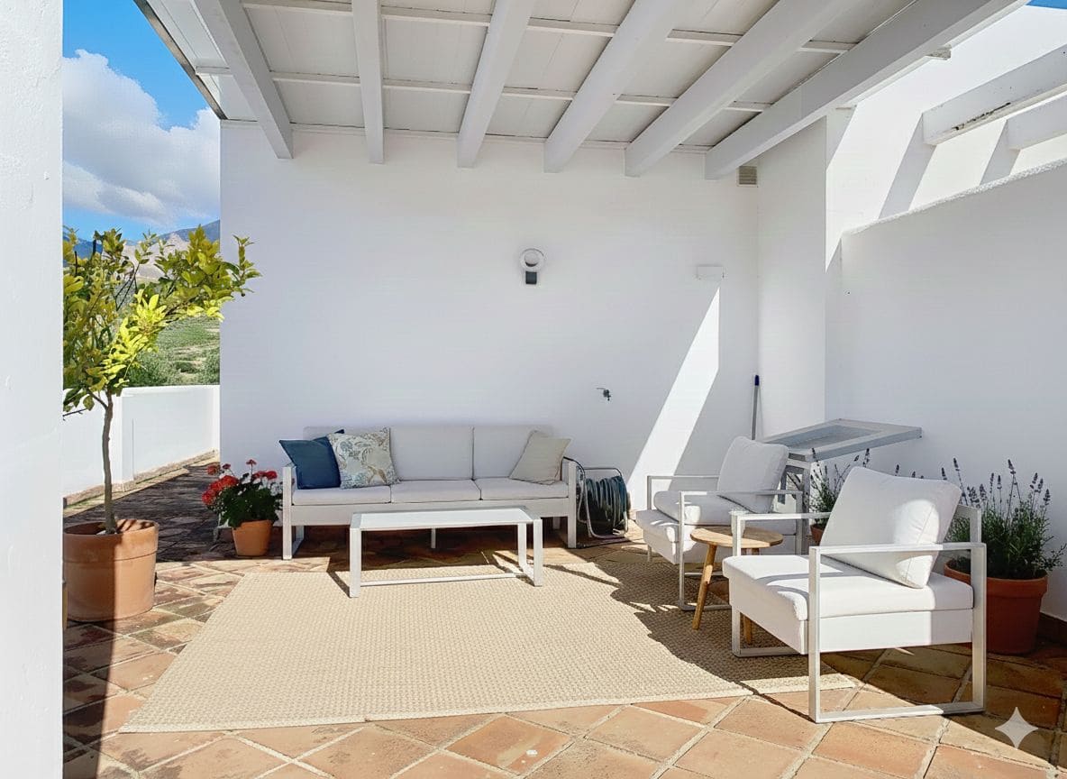 2 slaapkamer Halfvrijstaande villa te koop in Estepona - € 777.000 (Ref: 9472860)