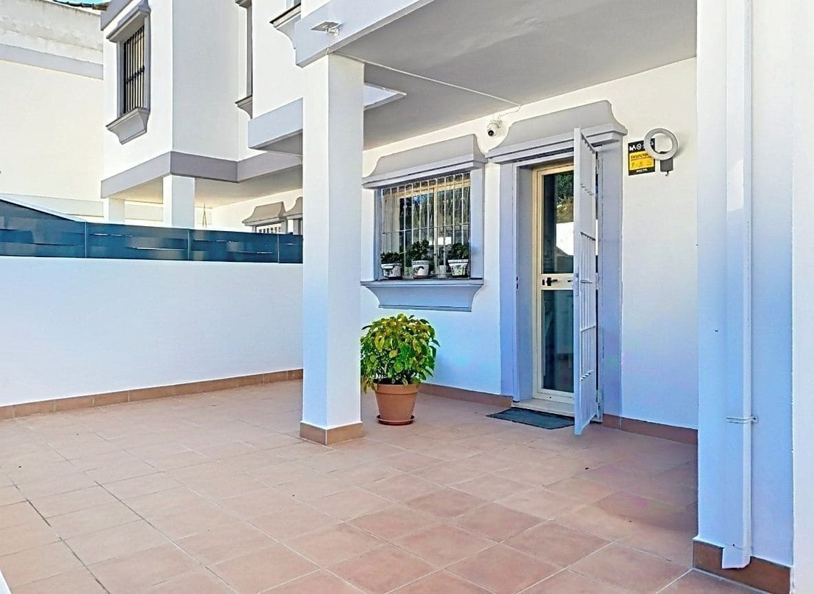 2 slaapkamer Halfvrijstaande villa te koop in Estepona - € 777.000 (Ref: 9472860)
