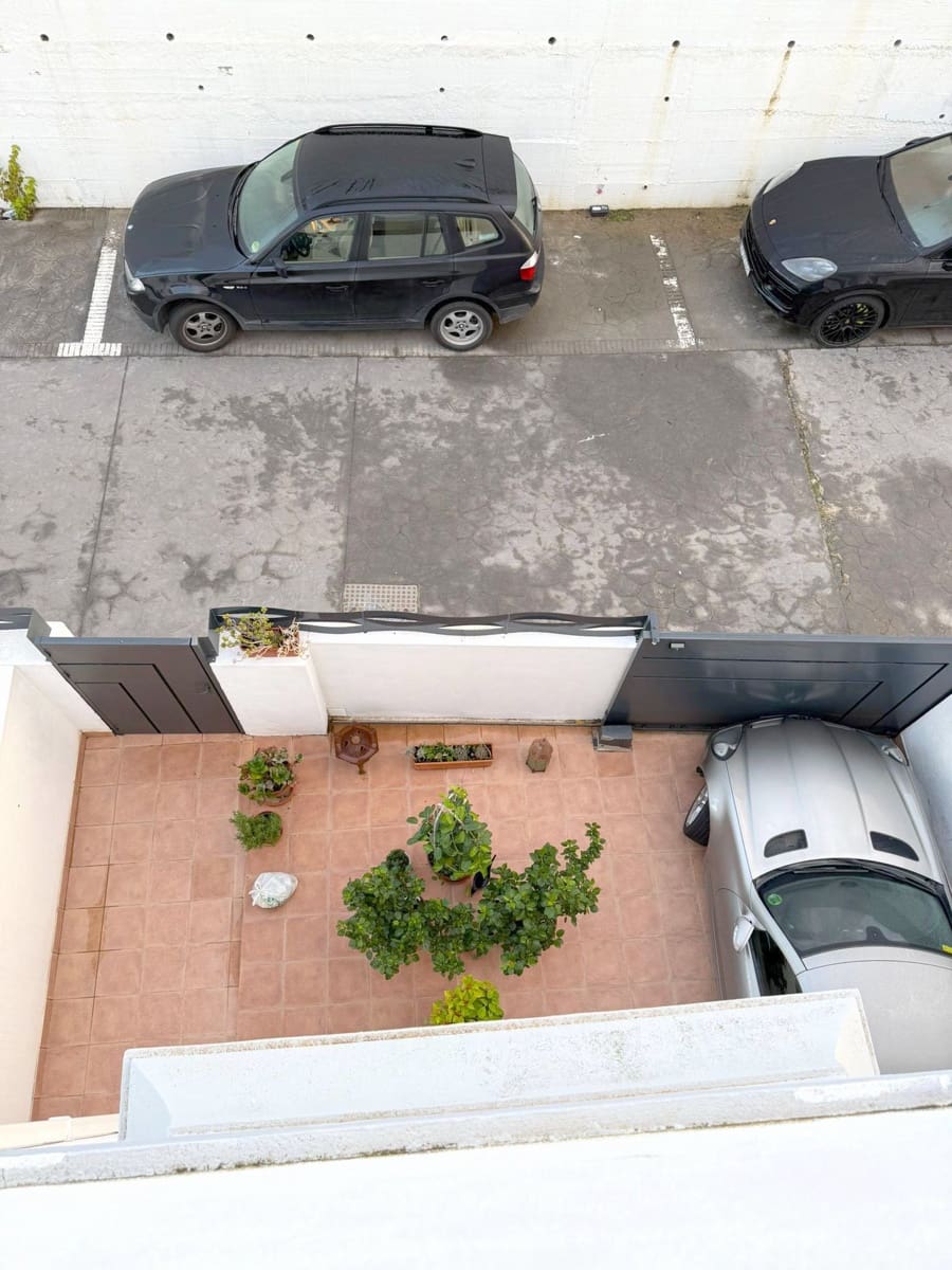 2 slaapkamer Halfvrijstaande villa te koop in Estepona - € 777.000 (Ref: 9472860)