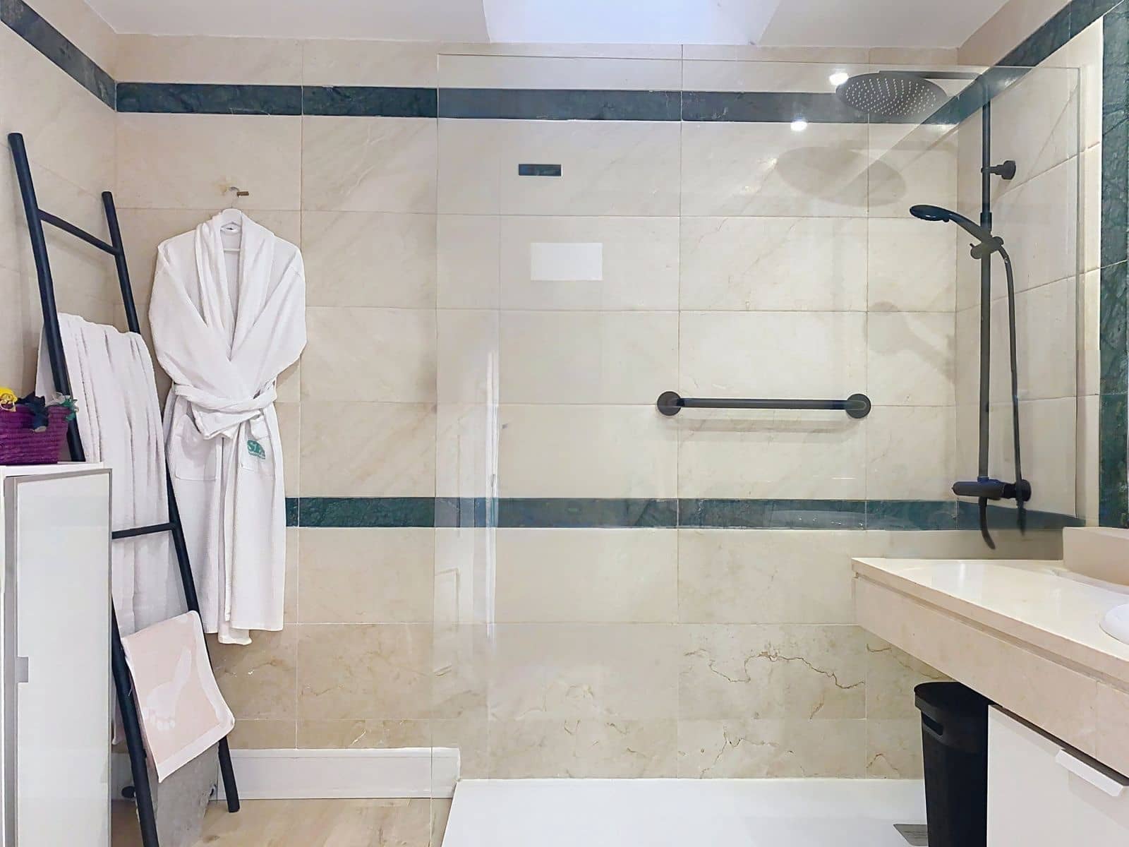 2 slaapkamer Halfvrijstaande villa te koop in Estepona - € 777.000 (Ref: 9472860)