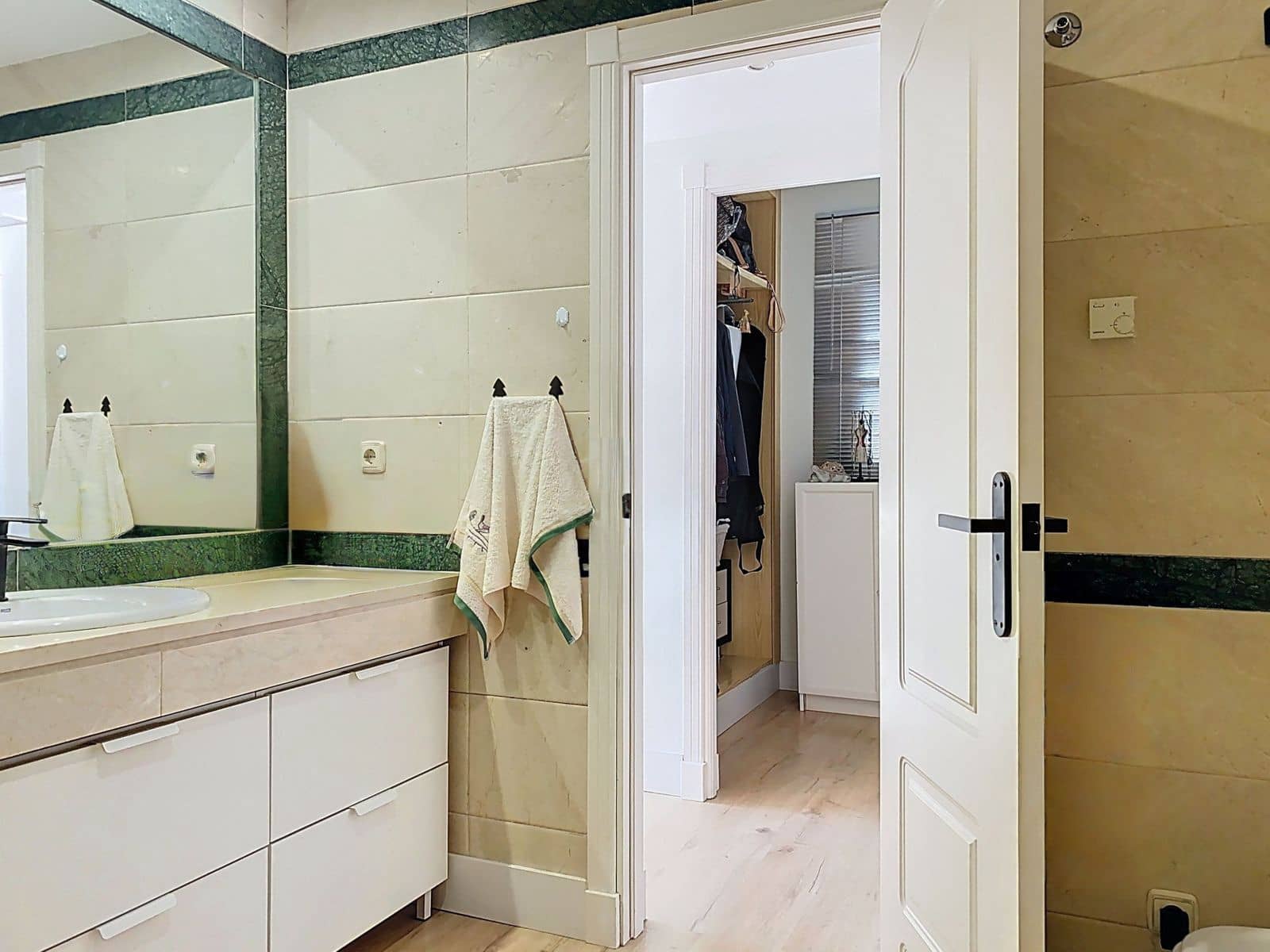 2 slaapkamer Halfvrijstaande villa te koop in Estepona - € 777.000 (Ref: 9472860)