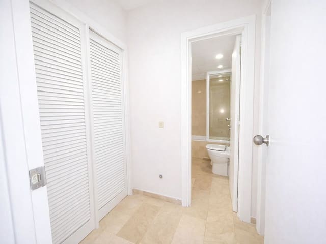 1 bedroom Apartment for sale in Golden Mile, Marbella - € 750,000 (Ref: 9472867)