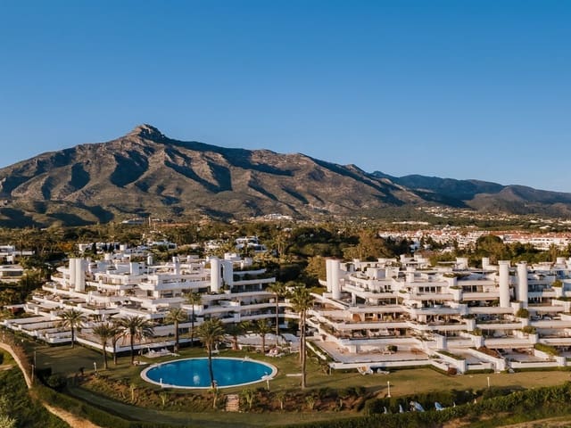 1 bedroom Apartment for sale in Golden Mile, Marbella - € 750,000 (Ref: 9472867)