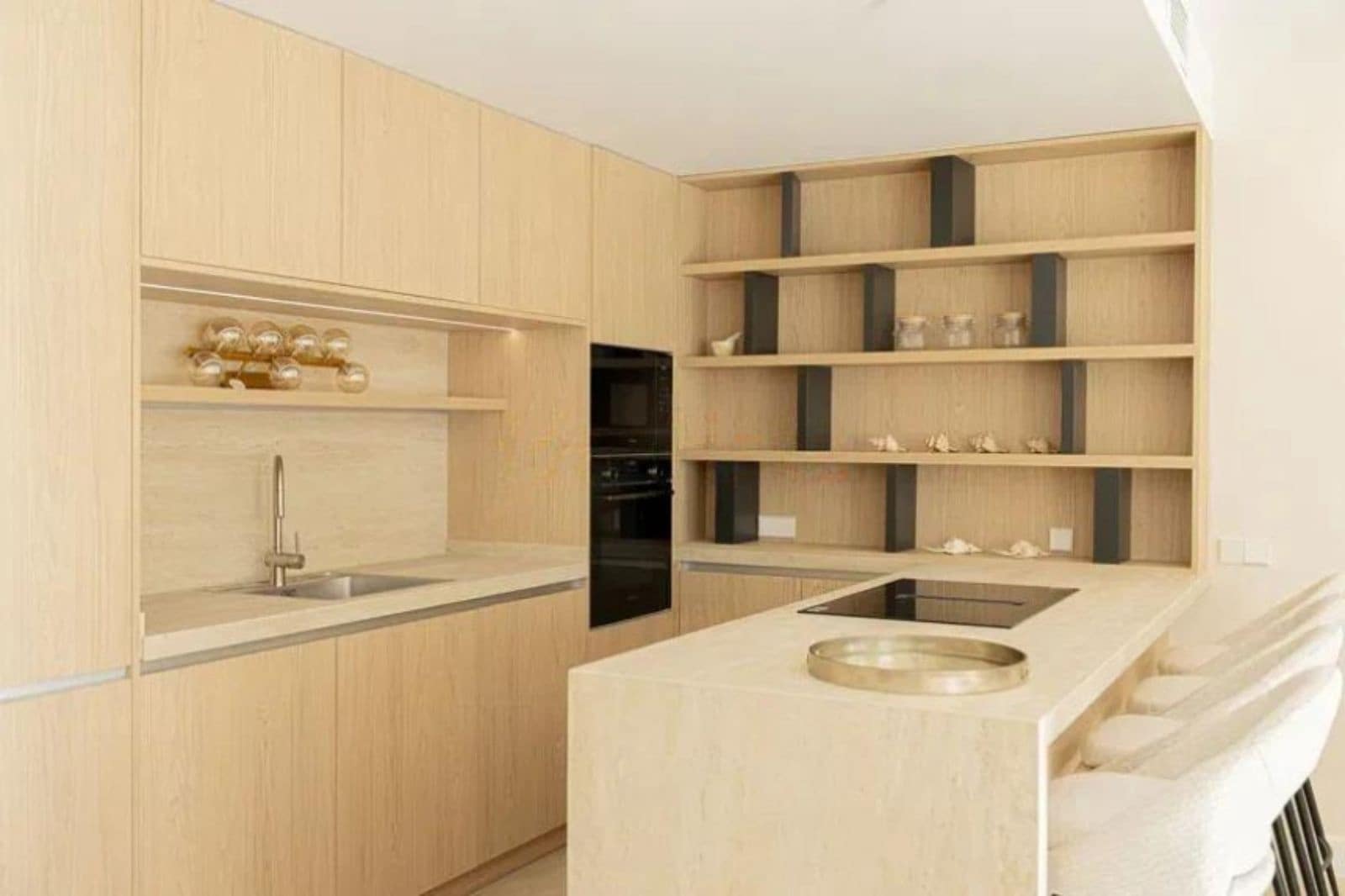 Ático de 4 habitaciones en Nueva Andalucia en venta - 1.350.000 € (Ref: 9472876)