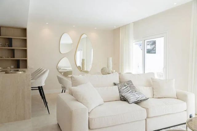 Ático de 4 habitaciones en Nueva Andalucia, Marbella en venta - 1.350.000 € (Ref: 9472876)