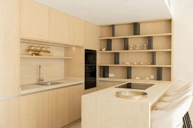 Ático de 4 habitaciones en Nueva Andalucia, Marbella en venta - 1.350.000 € (Ref: 9472876)