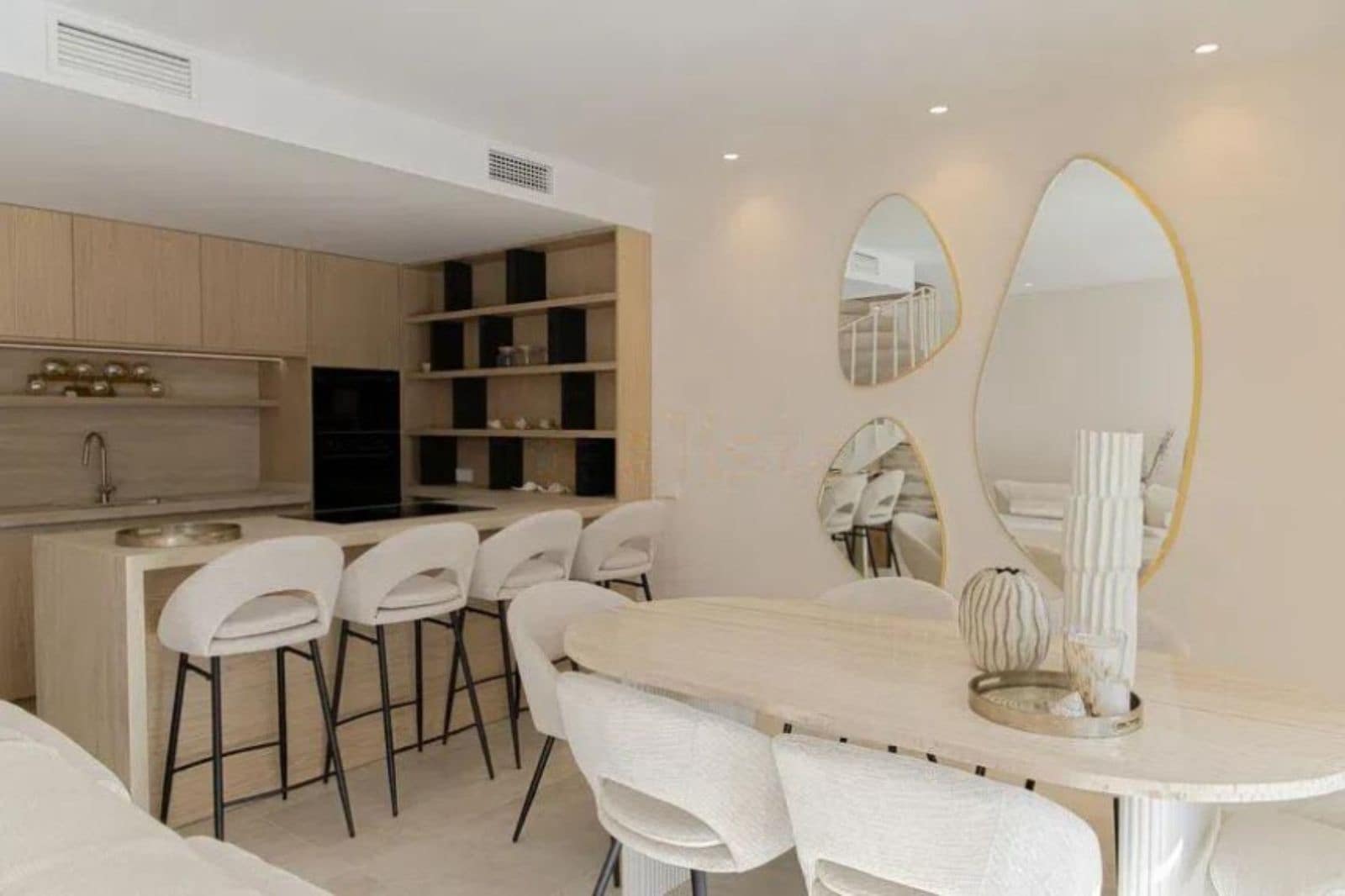 Ático de 4 habitaciones en Nueva Andalucia en venta - 1.350.000 € (Ref: 9472876)