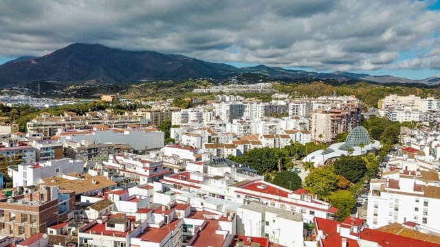 12 bedroom Business for sale in Estepona - € 2,799,000 (Ref: 9472877)