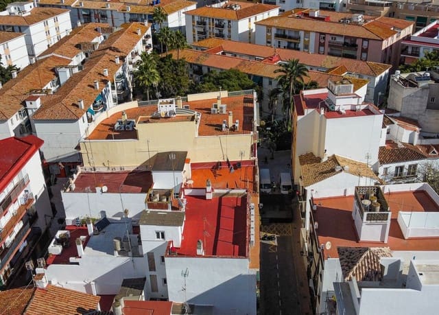 12 bedroom Business for sale in Estepona - € 2,799,000 (Ref: 9472877)