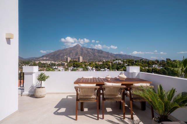 3 quarto Penthouse para venda em Nueva Andalucia, Marbella - 1 550 000 € (Ref: 9472878)