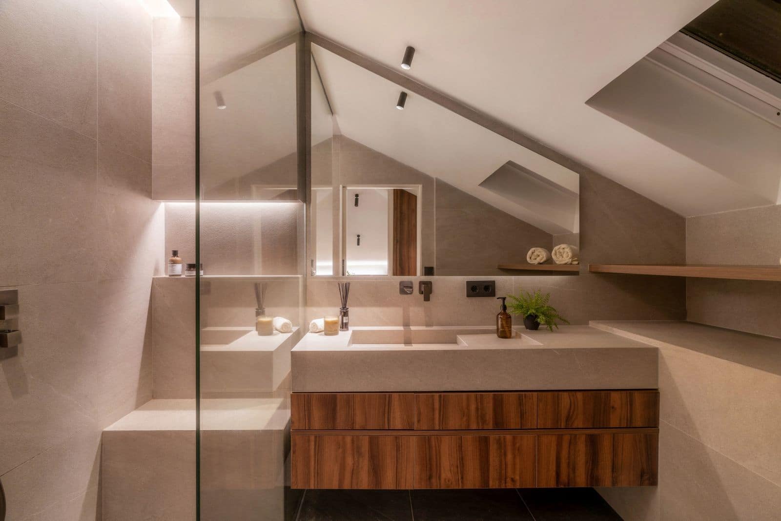 3 quarto Penthouse para venda em Nueva Andalucia - 1 550 000 € (Ref: 9472878)