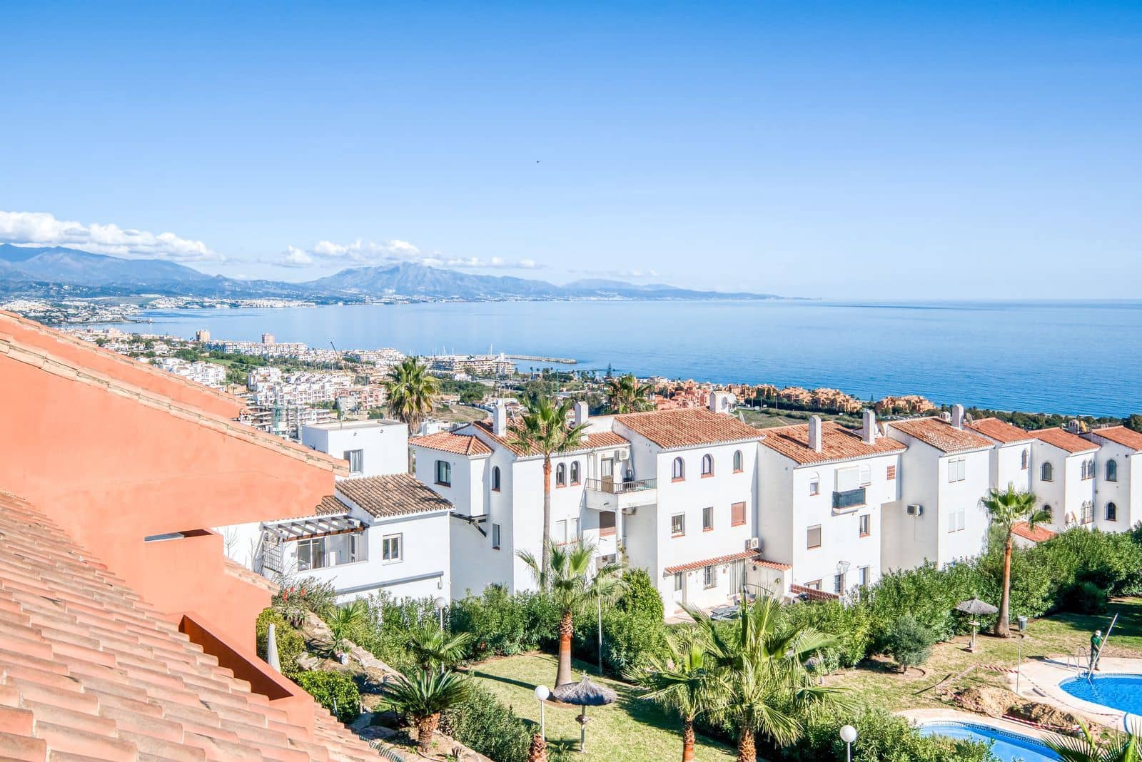 Ático de 3 habitaciones en La Duquesa / Puerto de la Duquesa en venta - 450.000 € (Ref: 9472880)