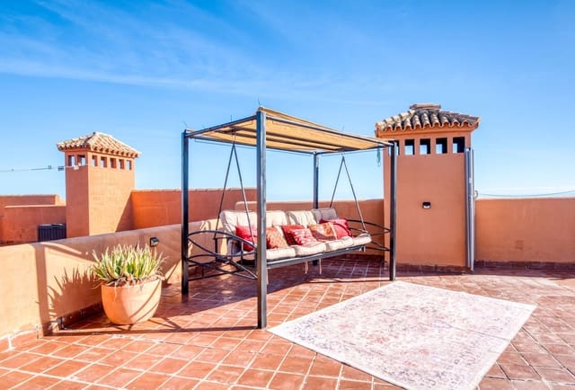 Ático de 3 habitaciones en La Duquesa / Puerto de la Duquesa, Manilva en venta - 450.000 € (Ref: 9472880)