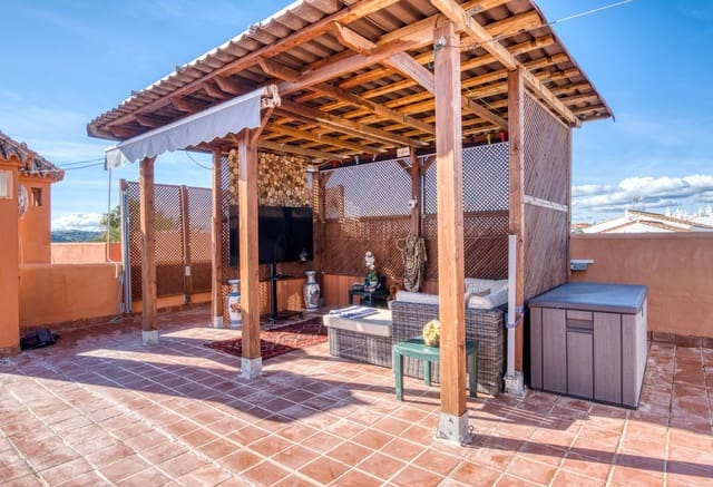 Ático de 3 habitaciones en La Duquesa / Puerto de la Duquesa, Manilva en venta - 450.000 € (Ref: 9472880)