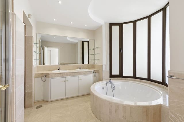 4 camera da letto Attico in vendita in Los Arqueros, Benahavís - 825.000 € (Rif: 9472881)